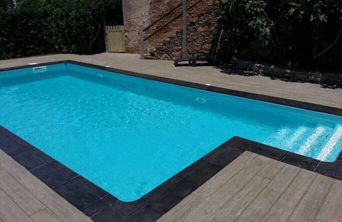 Mouraria Cottage | Peaceful family retreat by the pool, only minutes away from the beach