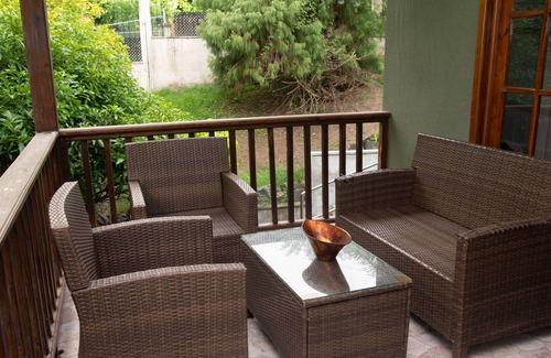 Castries House | Peaceful family Retreat! 10 minutes to beach, restaurants and supermarkets.