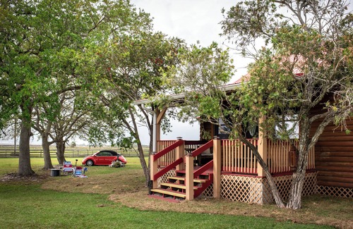 Okeechobee Cabin | Peaceful Farm Cabin Getaway, 2BR w/WiFi, AC & Sunrise Views