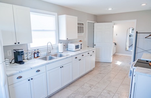 Columbia House | Peaceful Farm Escape. No Cleaning Fee. Pond. Horse outside your window.