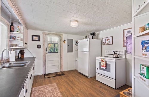 Morgantown Other | Peaceful Farm House - Great for Extended Stays