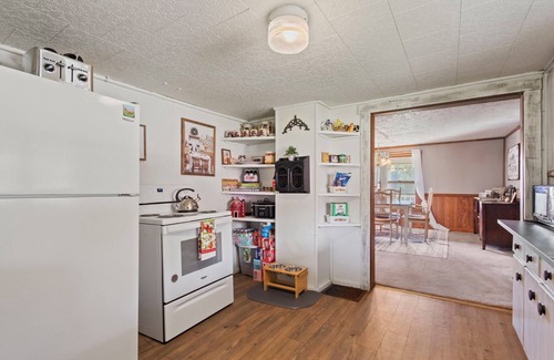 Morgantown Other | Peaceful Farm House - Great for Extended Stays