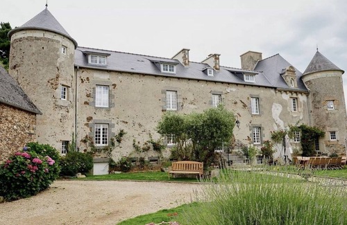 Etables-sur-Mer Apartment | Peaceful manor house in the Breton countryside, 5 minutes from the beach