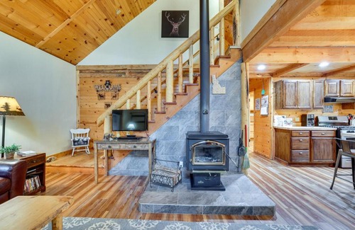 Garden Valley House | Peaceful Garden Valley Cabin with Private Deck!