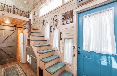 Hornsby House | Peaceful Getaway In Charming Tiny House