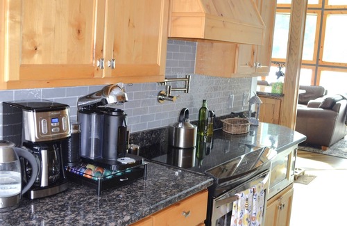 Mio House | Peaceful Getaway on Mio Pond