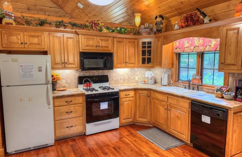 Millersburg Cabin | Peaceful Getaway With Dining & Exploring