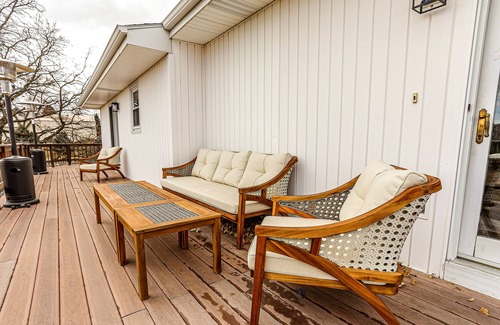 Gretna House | Peaceful Getaway with Fun for All! 5 min to I-80!