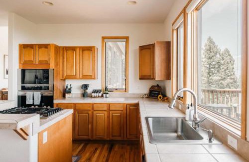 Evergreen House | Peaceful Getaway with Hot Tub - Views - Evergreen