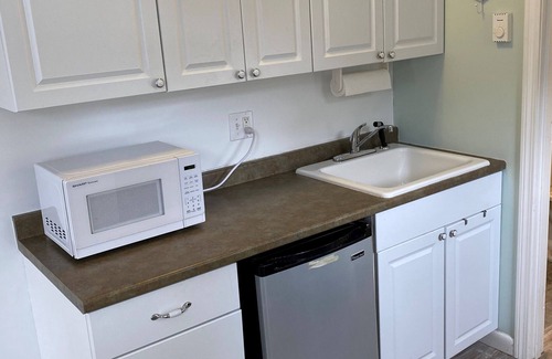 East Boothbay Apartment | Peaceful Gorgeous Sunsets! Dock and Low tide coastal beach!