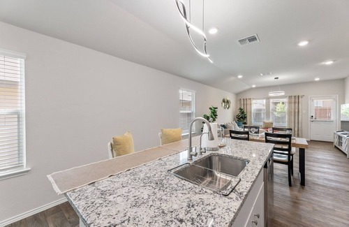 Converse House | Peaceful Haven – Work & Relax