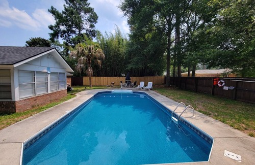 Hinesville House | Peaceful Hideaway -5mins to base, Outdoor Pool, W+D, 3/2