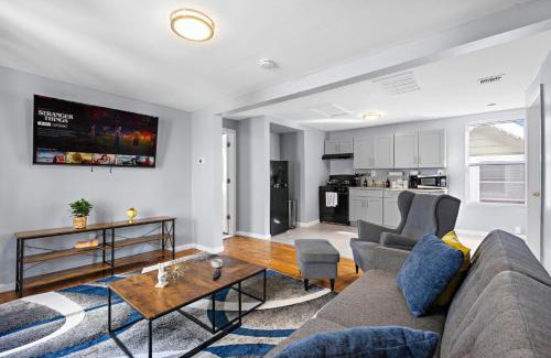 Weequahic Apartment | Peaceful Hideaway - NYC & NWK with free parking