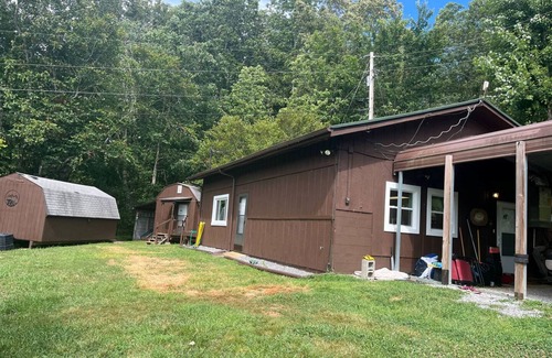 Sevierville Cabin | Peaceful Hilltop Hideaway