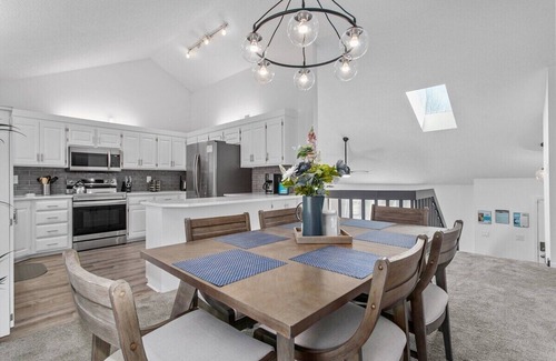 Olathe House | Peaceful Home Great for Families Theatre