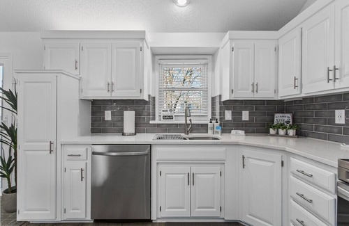 Olathe House | Peaceful Home Great for Families Theatre
