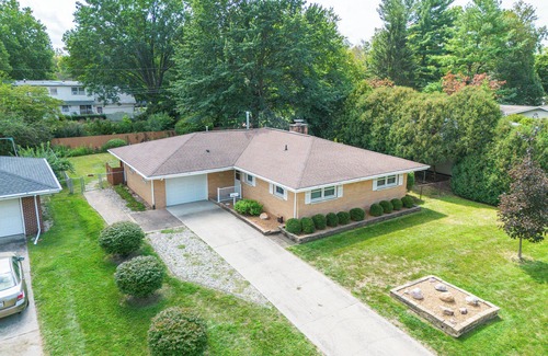 Urbana House | Peaceful Home, Near UIUC, King Bed, Quiet Street
