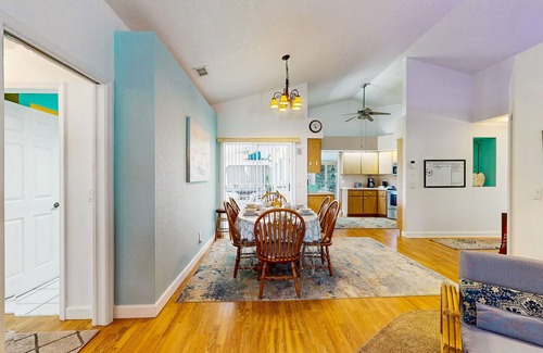 Harbour Heights House | Peaceful home with water views, canal access & ping-pong table