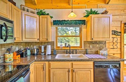 Indian Mountain Cabin | Peaceful Jefferson Cabin w/Deck - Pets Welcome!