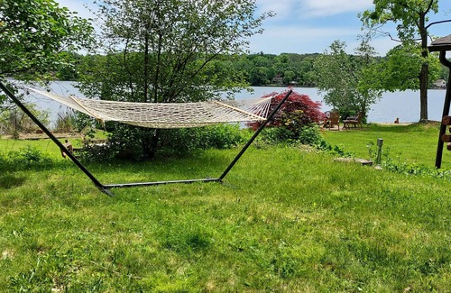 West Milford Cabin | Peaceful Lake Front Log Cabin- Sleeps 7 in 3 rooms