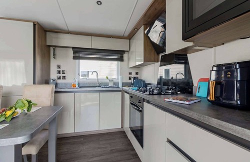 Cheriton Bishop Ski Chalet | Peaceful Lake Retreat - Fishing lakes - Short Stays UK