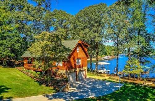 Terrell Cabin | Peaceful Lake Norman Log Cabin on the Main Channel