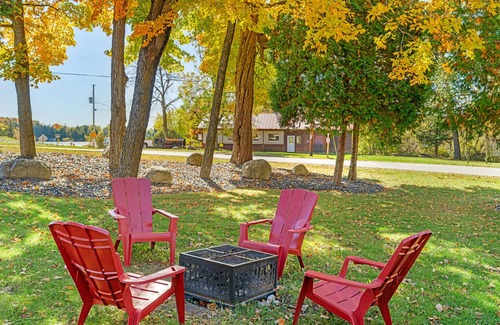 Kiel Cottage | Peaceful Lakefront Property ONLY 9.5 miles from Road America !