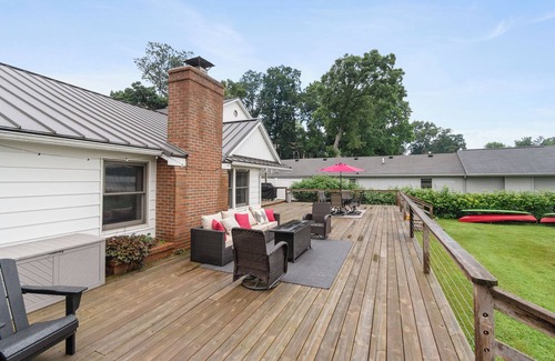 Bristol House | Peaceful Lakehouse Crystal Clear Water Views Family Fun