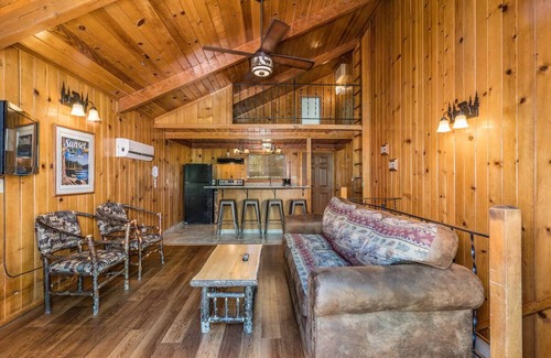 Bass Lake Hotel | Peaceful Lakeside Stay Close to Yosemite’s Iconic Trails and Bass Lake Views