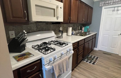 Airport Township House | Peaceful little house in the heart of Maryland Heights