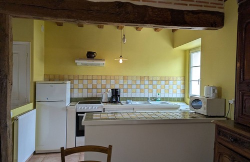 Vennecy Cottage | Peaceful lodging near Orleans, pets allowed, terrace and garden