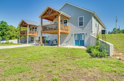 Squires House | Peaceful Missouri Getaway w/Valley View & Patio!
