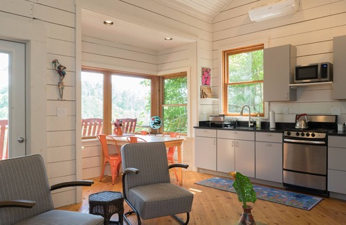 Mars Hill Cottage | Peaceful mountain modern cottage near Mars Hill & Asheville, river view - access