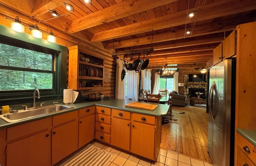 Franklin Cabin | Peaceful Mtn Cabin for 6 private w/wifi & firepit