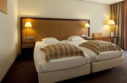 Schelfhorst Hotel | Peaceful Nature Stay Just Minutes from Lively Groningen Attractions! Pool!