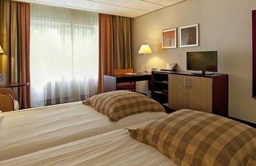 Schelfhorst Hotel | Peaceful Nature Stay Just Minutes from Lively Groningen Attractions! Pool!
