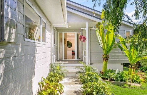 Stanmore Bay Apartment | Peaceful Oasis in the Heart of Stanmore Bay.nA sweet 7mins walk to the beach!n