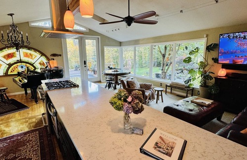 Squak Mountain House | Peaceful Oasis In The Woods. nPrivate deck and entrance.