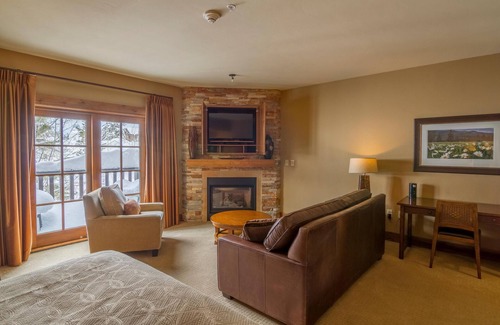 Tamarack Apartment | Peaceful Oasis Lodge King Studio Condo - Luxurious King Studio|Pet friendly|Fireplace