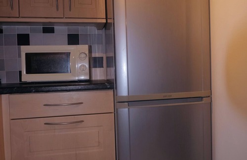 Newport Pagnell House | Peaceful One Bedroom House near M1 Junction 13 & 14 with garden and parking