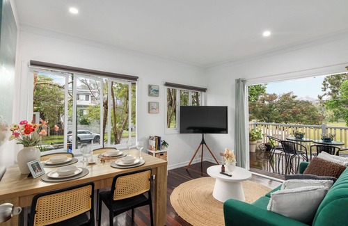 Toowong House | Peaceful Park-View Cottage Vibe Upper-Level Living