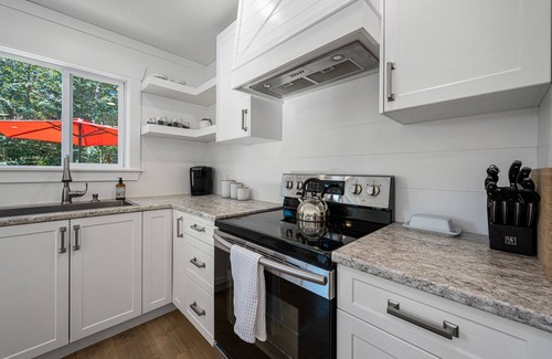 Courtenay House | Peaceful Parkside Cottage