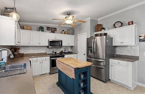 Cross Hill Cottage | Peaceful Pet Friendly 3BR 2BA Cottage w/dock!