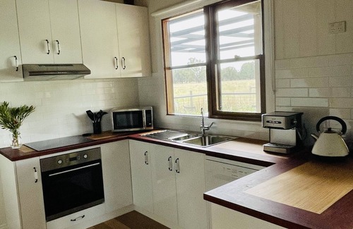 Benalla House | Peaceful & Picturesque Farm Stay Only 5 Mins Drive From Benalla Township