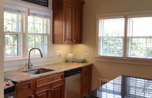 Trumbull House | Peaceful Pinewood Retreat 1 hour from NYC, close to Yale, SHU, & FU!