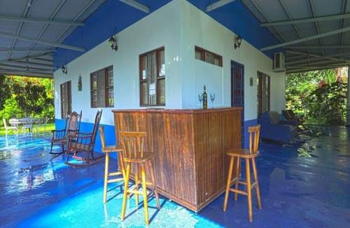 Florencia House | Peaceful place with 5 rooms Swimming pool equipped kitchen secured gated