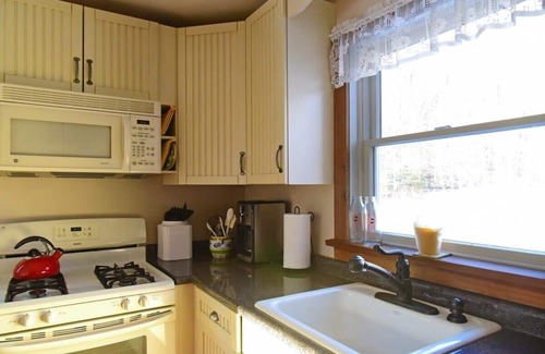 New Marlborough House | Peaceful, Post and Beam Loft, Sleeps 9