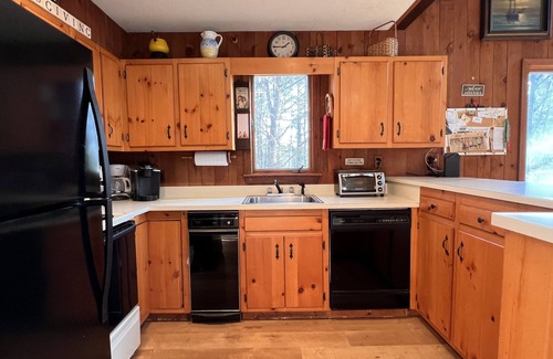West Hartford House | Peaceful & Private 6-Bedroom Retreat in Scenic Quechee, Vermont