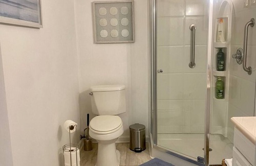 Knoxville House | Peaceful Private Guesthouse 5min UT + 7min DT