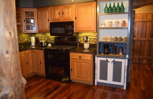 Custer Cabin | Peaceful, private log home with exceptional views and amenities